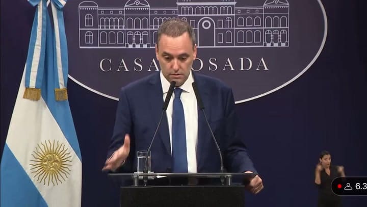 Adorni sobre la pregunta de los perros de Milei