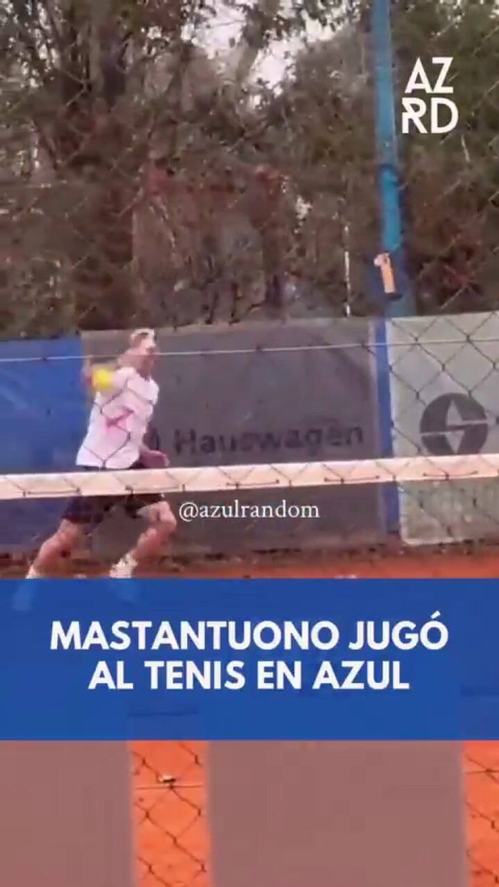 Mastantuono visitó su Azul natal y demostró que su talento con la raqueta de tenis
