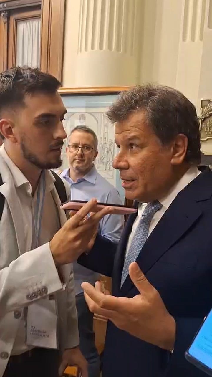 Manes explicó lo ocurrido con Santiago Caputo