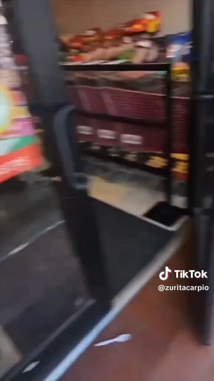Dulcelandia no incluyó las piñatas del ICE en su catálogo oficial.mp4