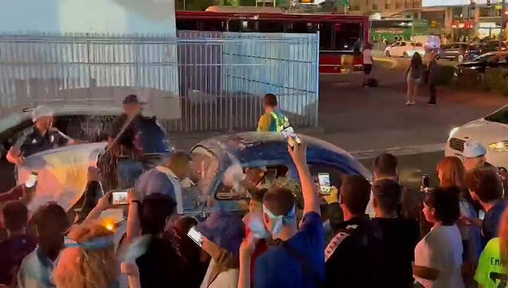 El escarabajo de la selección en el Obelisco