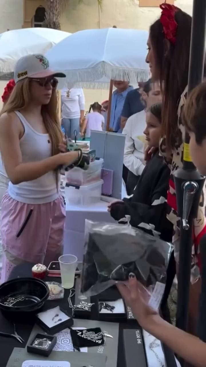 El intimo momento que protagonizó Shakira en un evento escolar de Sasha