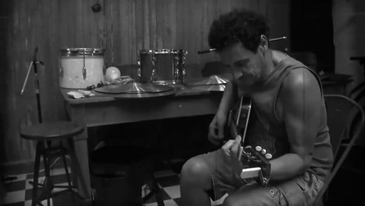 Caballos de la noche - Divididos - Fuente: YouTube