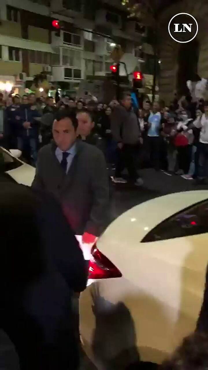 El momento en el que le apunta de frente a CFK