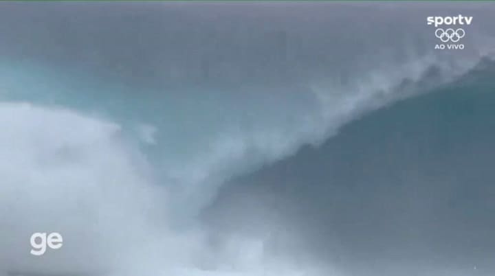 Juegos Olímpicos: el surfista que pidió un 10 por su actuación y la espectacular imágen que dejó al tomar una ola