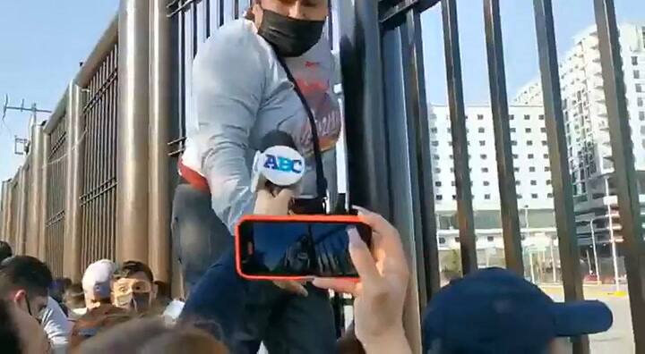 La desesperada reacción de una mujer que no consiguió entradas