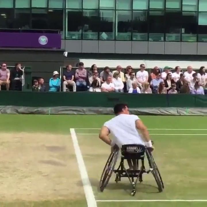 El argentino Gustavo Fernández, un gladidador sobre la silla de ruedas - Fuente: @sebatorok