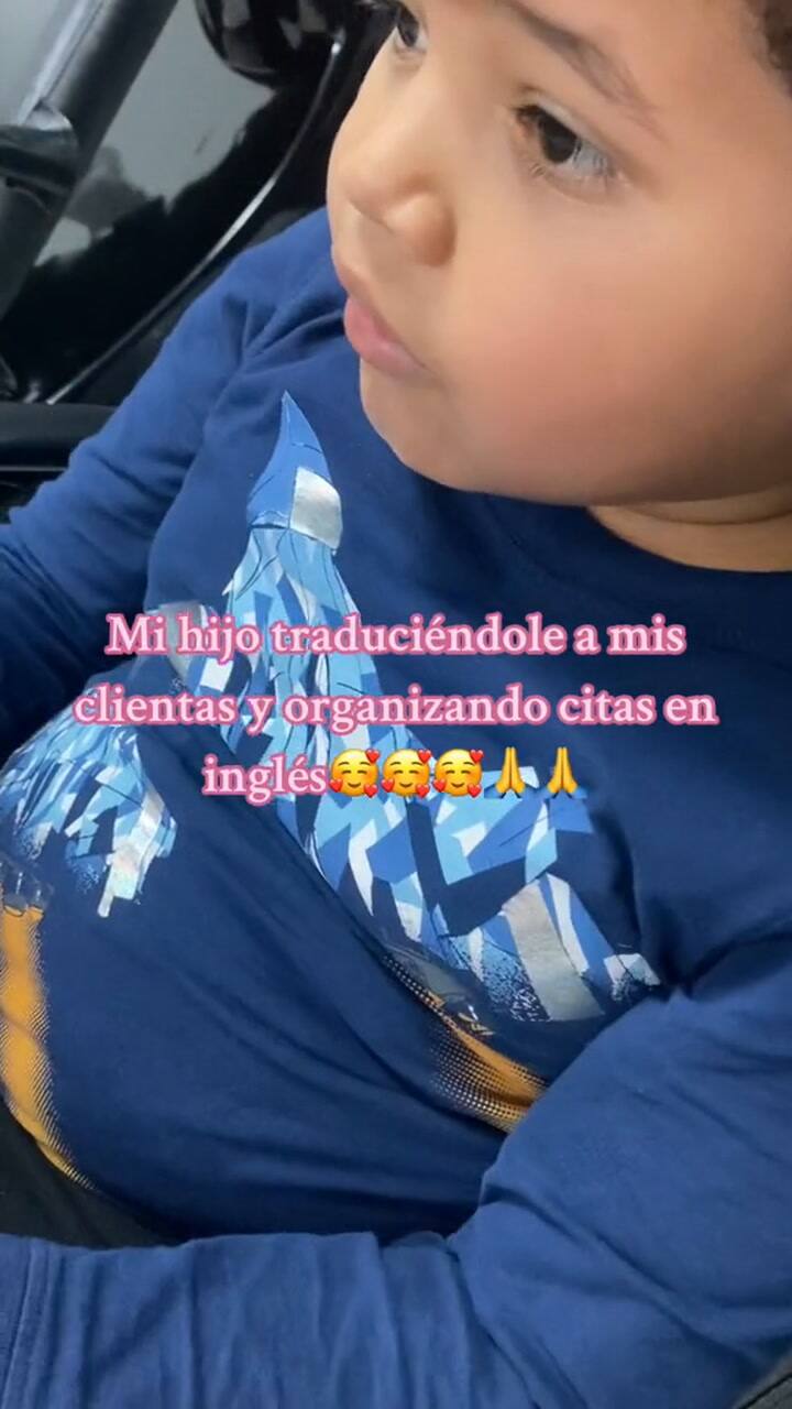 Niño Traduce A Su Madre