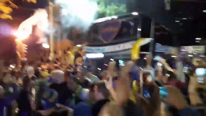 Rafael Di Zeo al frente del micro de Boca