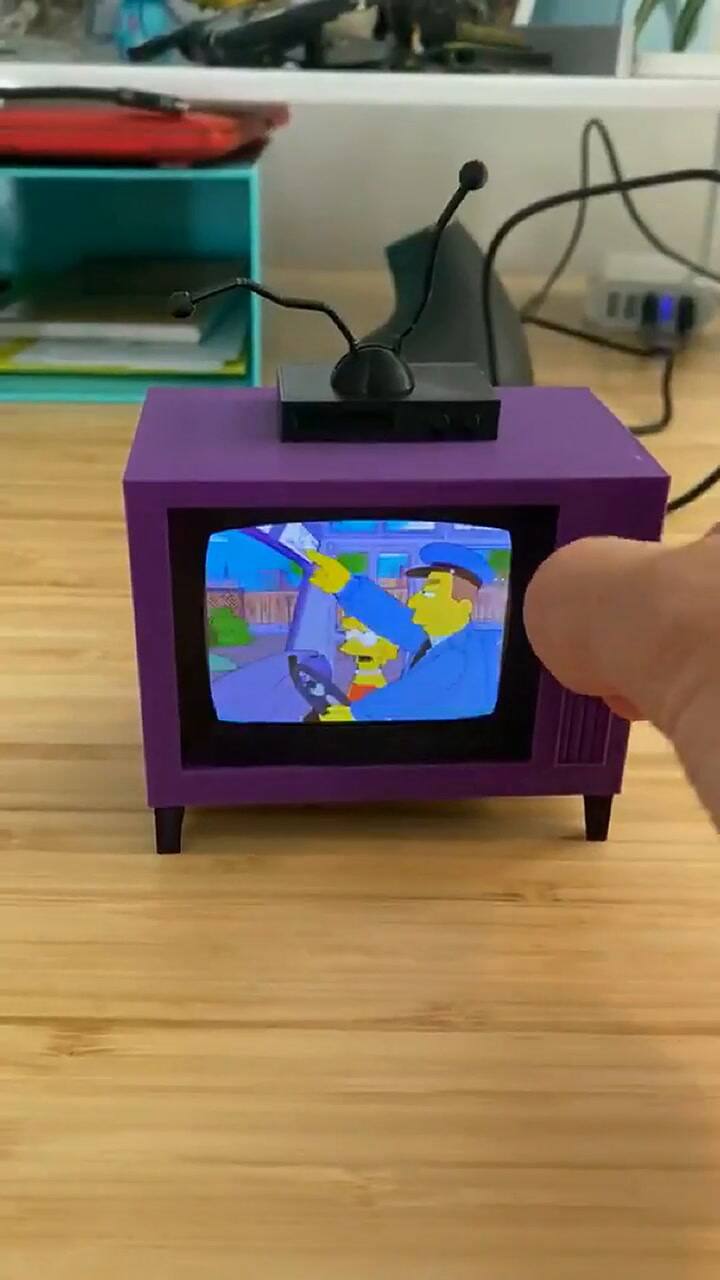 El mini televisor que sólo muestra a Los Simpson