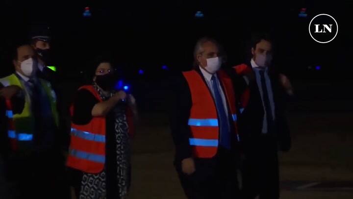 Coronavirus: Alberto Fernández recibió en Ezeiza las vacunas que llegaron de China