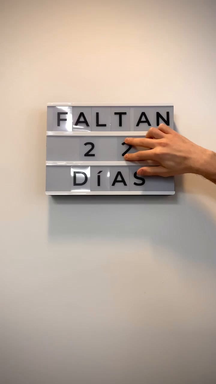 El cartel de Sturzenegger en su desapacho