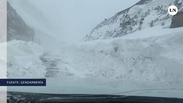 Temporal de nieve en el cruce Cristo Redentor