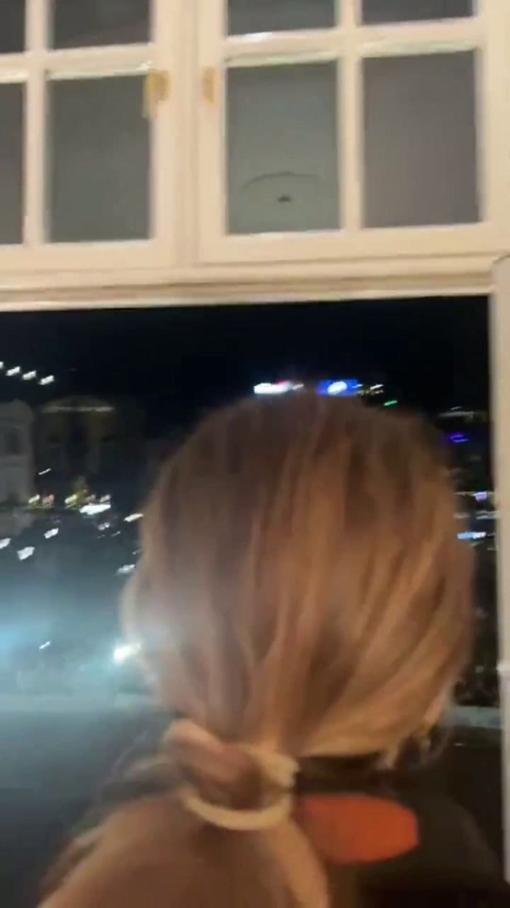 El momento en el que Corina Machado salió al balcón