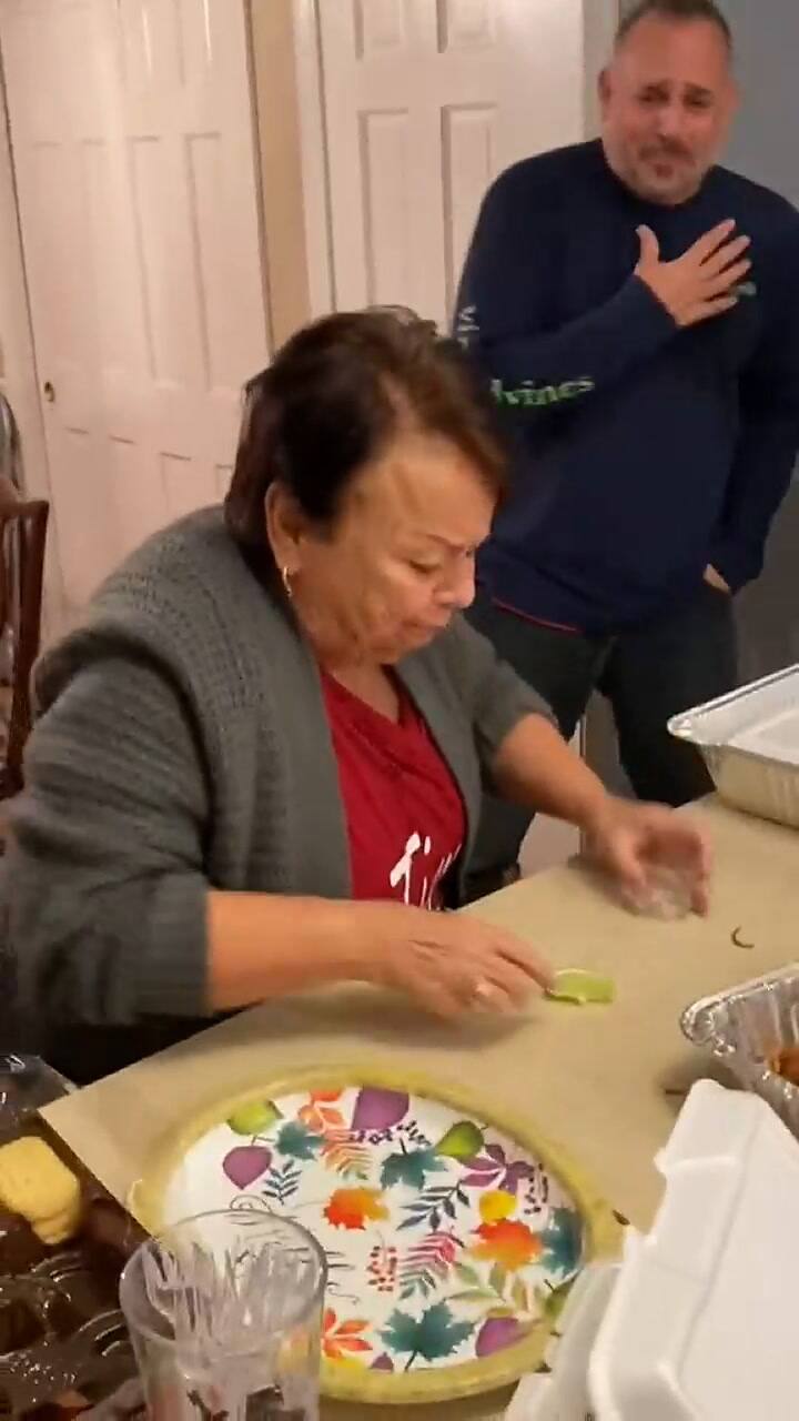 Tomó tequila y su reacción se volvió viral