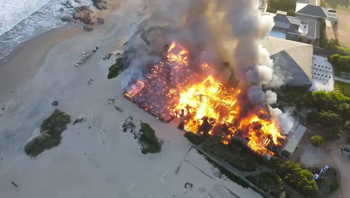 Las imágenes captadas con un dron revelean los estragos del fuego