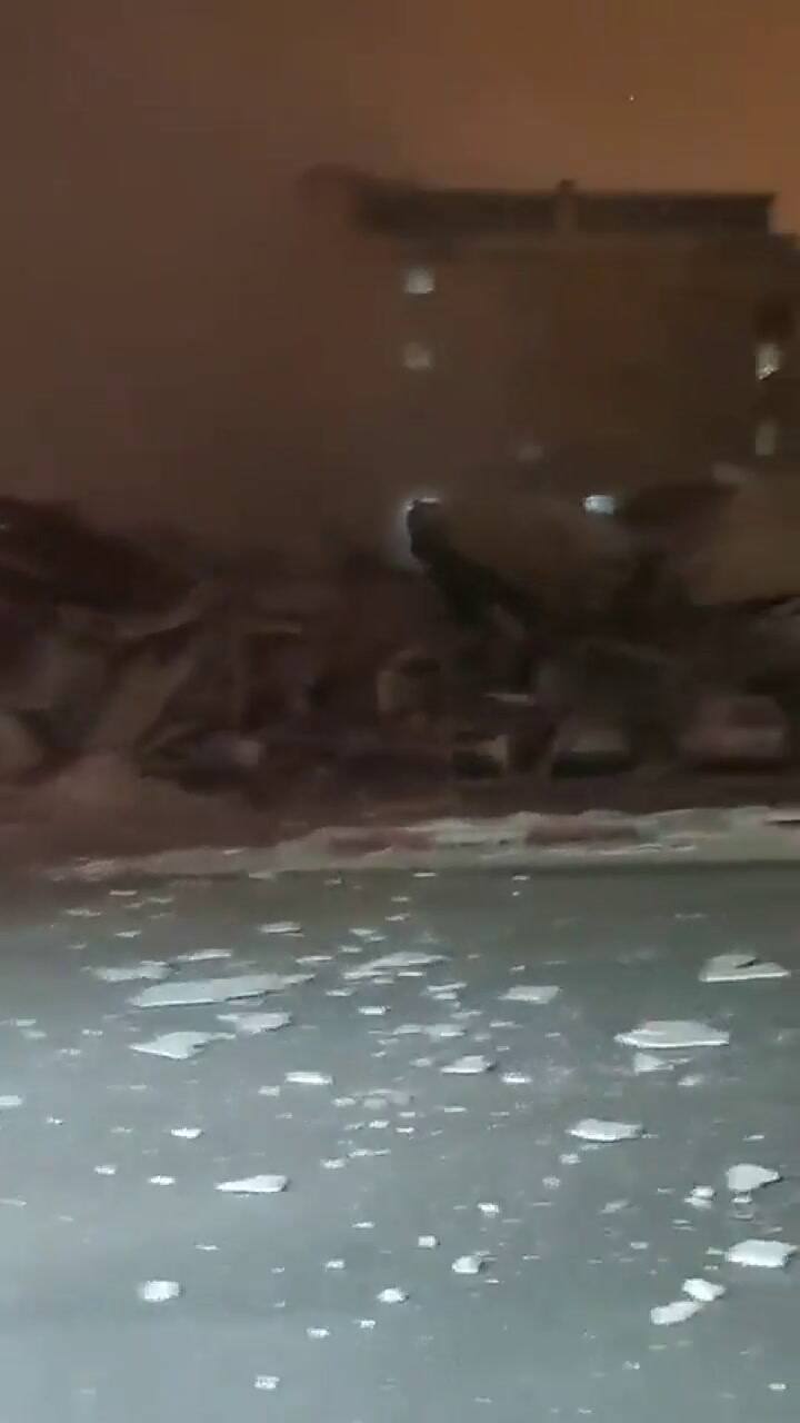 El Hotel Avsar, destruido por el terremoto.