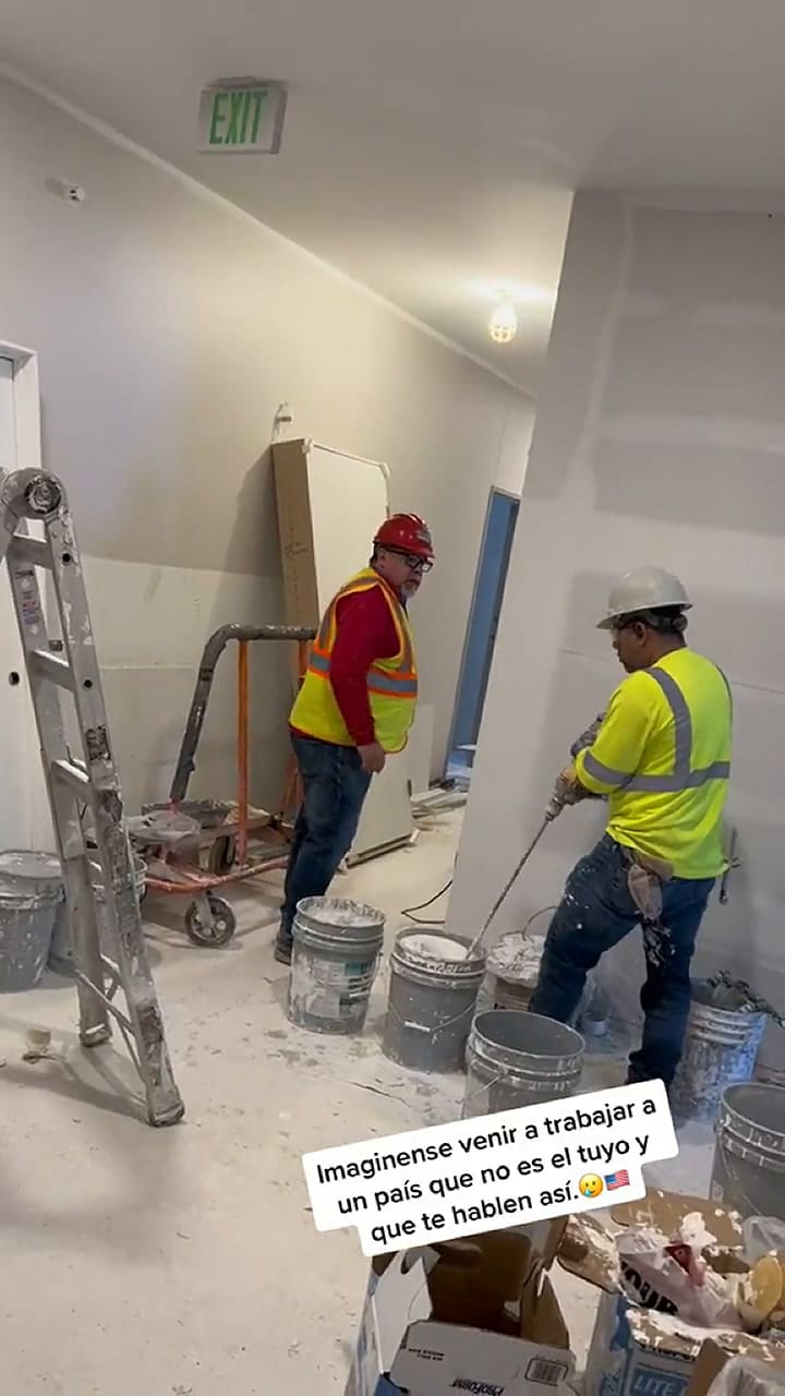El trabajador latino grabó a su jefe mientras amonestaba a otro empleado de construcción