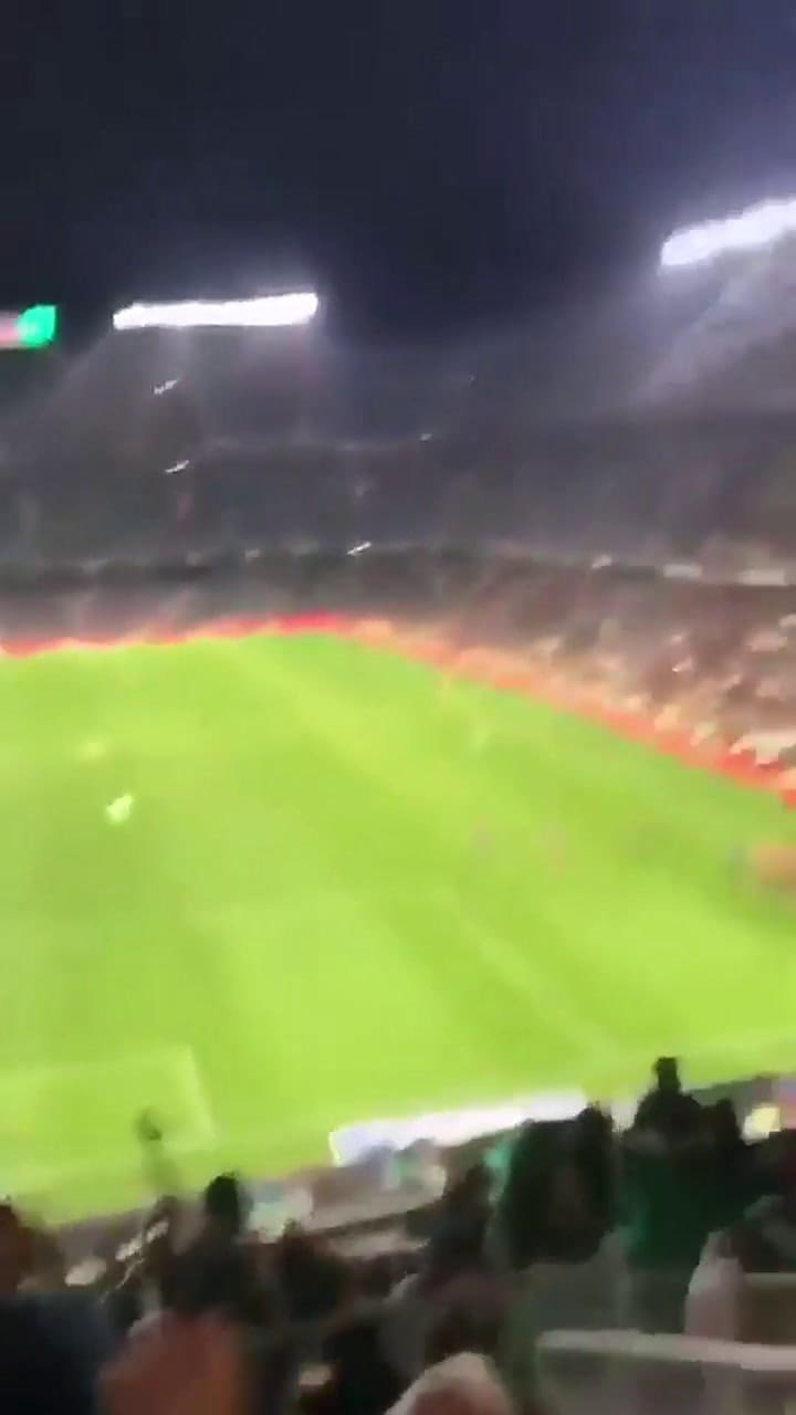 El Benito Villamarín, rendido a los pies de Messi - Fuente: Twitter