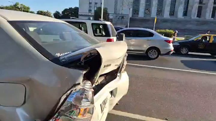 Choque múltiple en avenida Figueroa Alcorta