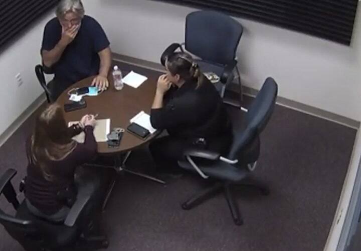 La reacción de Alec Baldwin cuando le cuenta que la directora de fotografía había muerto