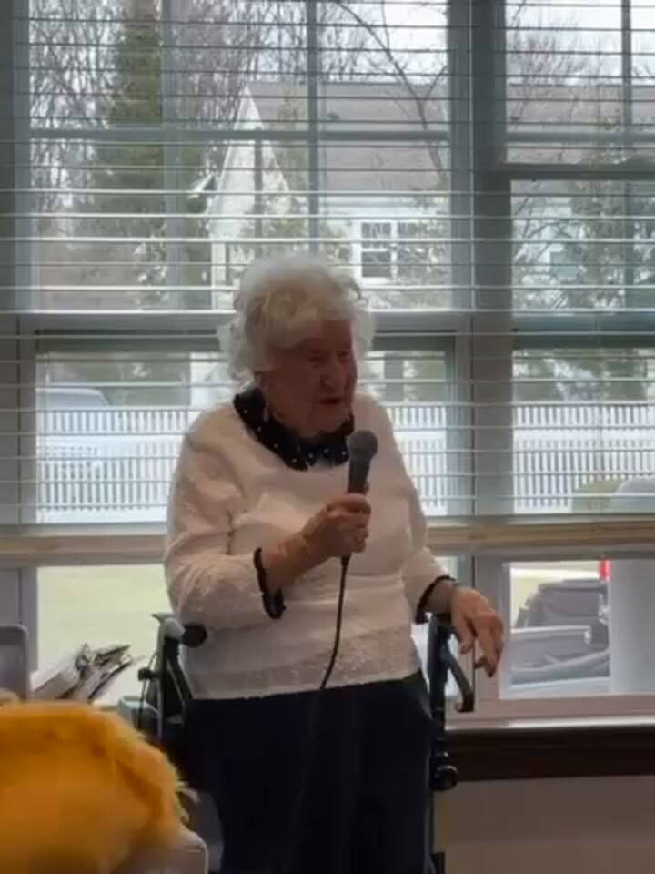 Florence Hackman agradeció a quienes la visitaron por su cumpleaños número 106