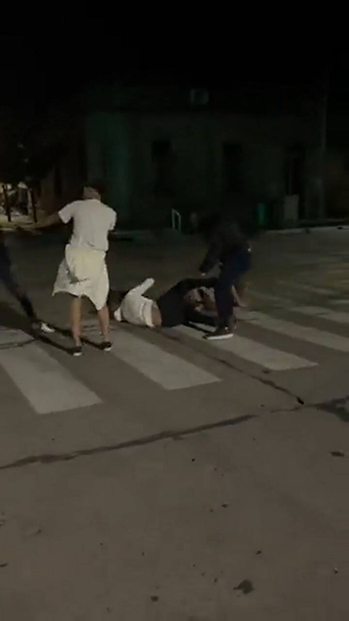 jóvenes protagonizaron violentas golpizas a la salida de boliches