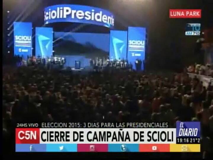 Ricardo Montaner cantó y emocionó a Daniel Scioli en el cierre de campaña