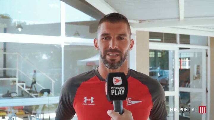 Esperando la llegada de Marcos Rojo, Mariano Andújar le da la bienvenida - Fuente: Tw EdelpOficial