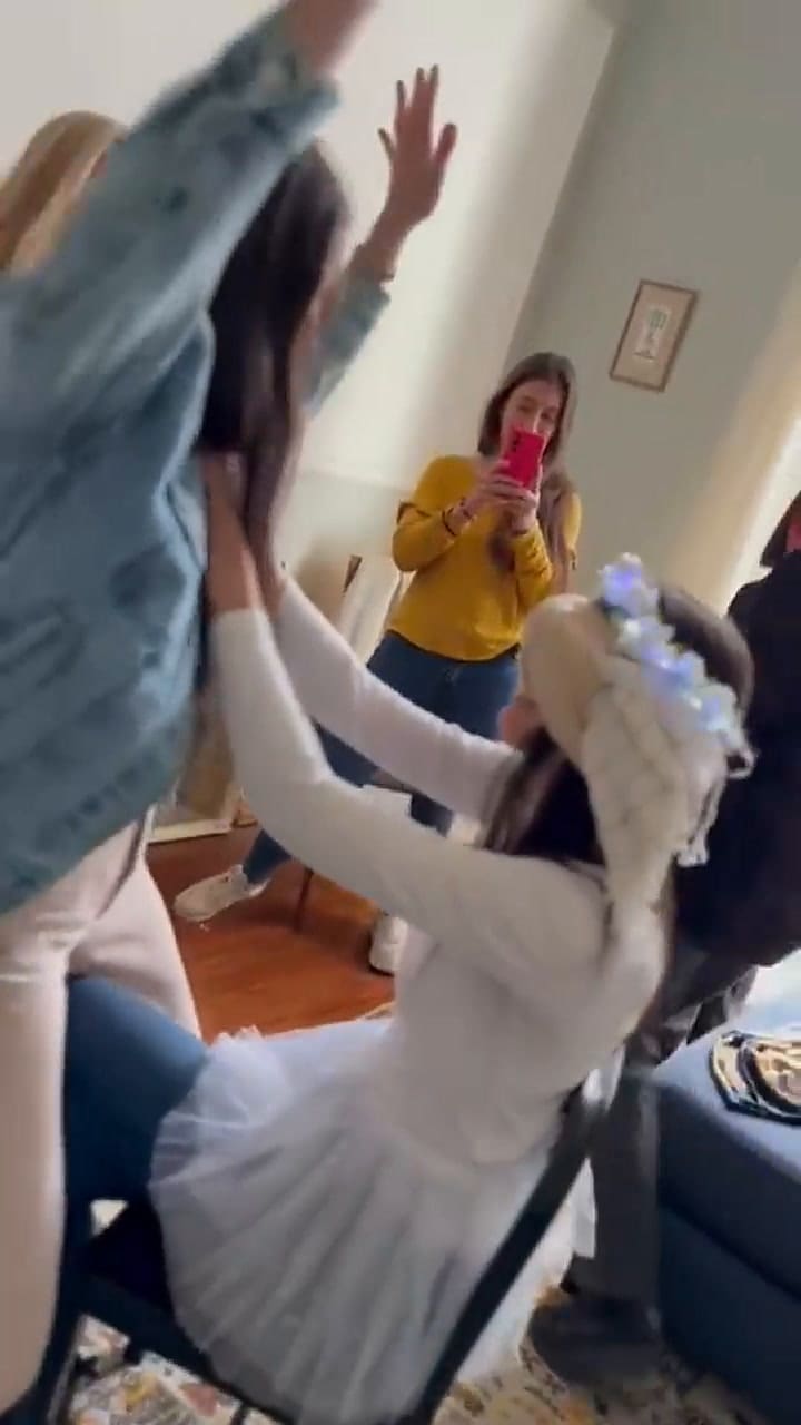 Festejaba su despedida de soltera y recibió una sorpresa que conmovió a todos