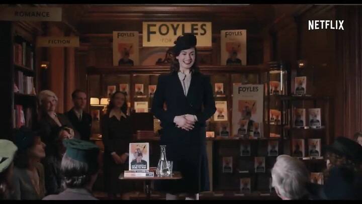 La sociedad literaria y del pastel cáscara de papa de Guernsey (2018), de Mike Newell - Fuente: YouT