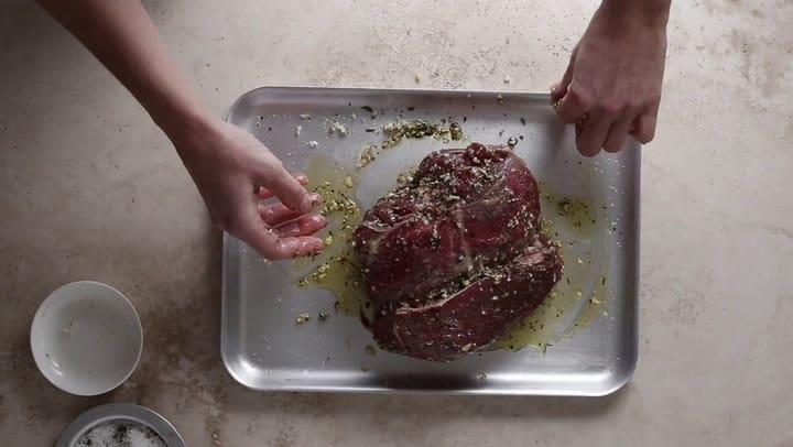 Cuadril asado estilo vitel toné