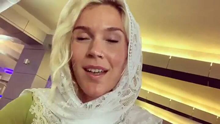 La pesadiila que vivió Joss Stone al intentar ingresar a Irán. Fuente: Youtube