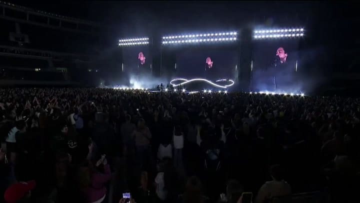 Dua Lipa cantó Tu misterioso alguien de Miranda!