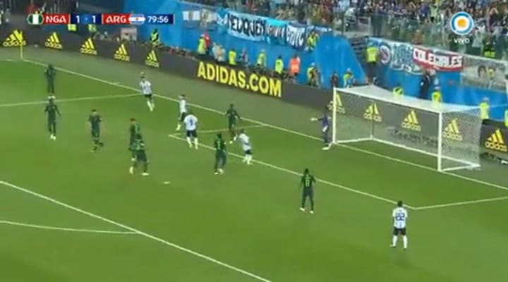 Higuaín estuvo muy cerca pero no llegó - Fuente: Tv Pública