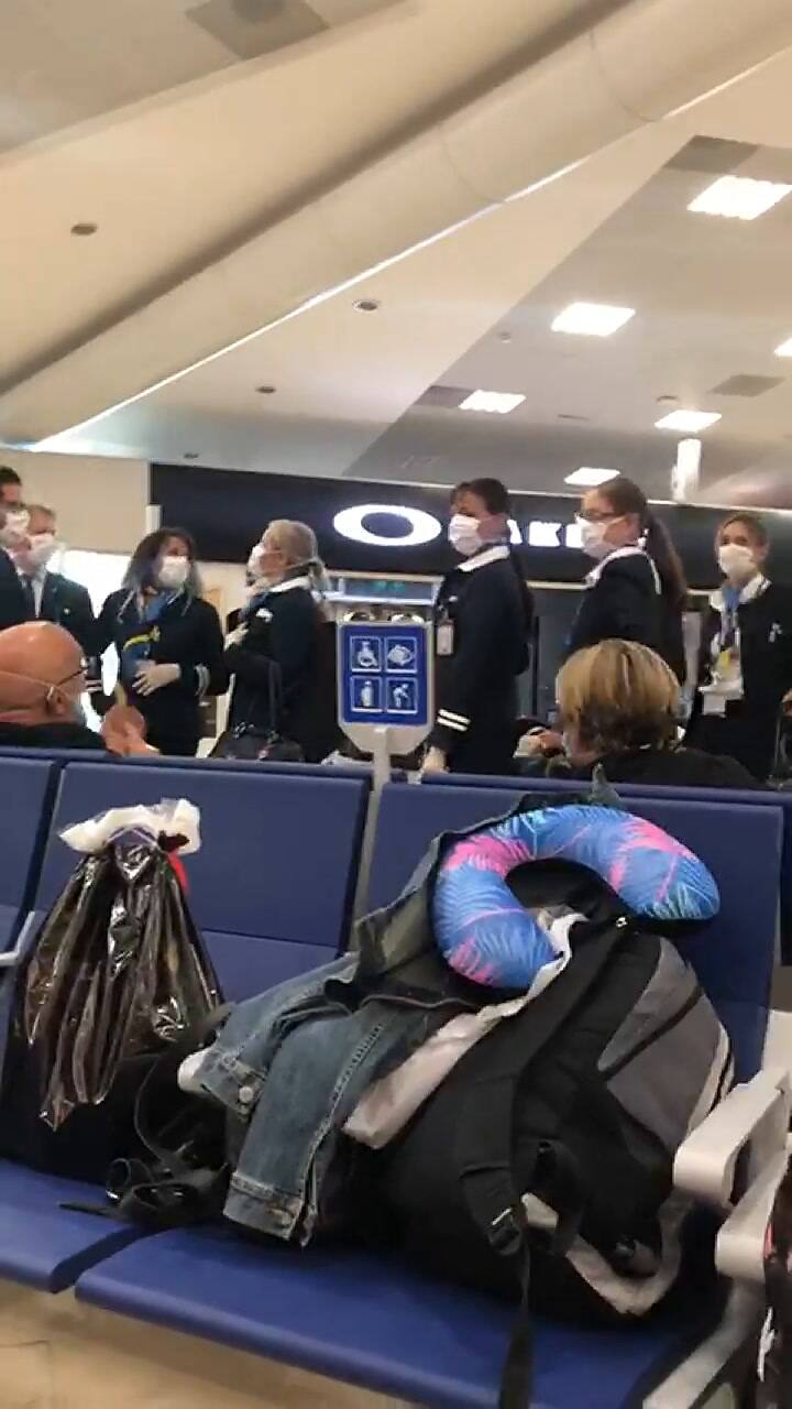 Argentinos aplauden a la tripulación en Cancún