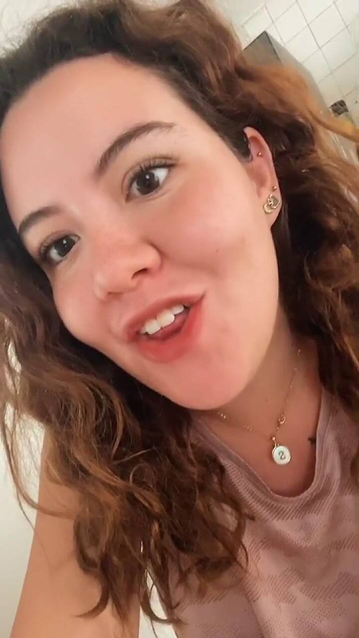 La deportaron por un detalle que encontraron en su celular