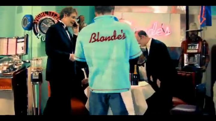 Westlife - 'Uptown girl' - Fuente: YouTube