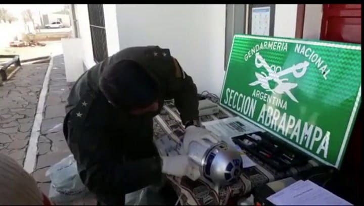 Descubren cocaína dentro de un juguete de 'arturito' de la Guerra de las Galaxias - Fuente: Prensa G