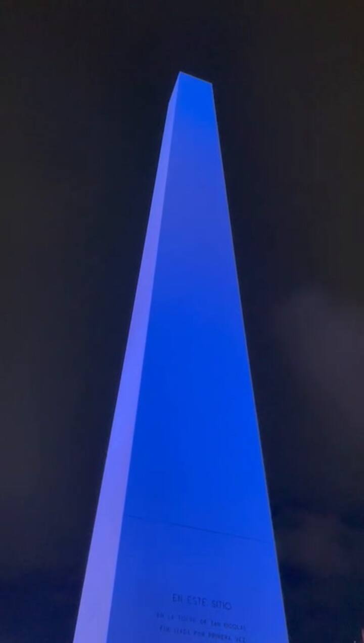 El Obelisco se iluminó de azul y dio inicio a una semana de actividades por la concientización sobre el autismo