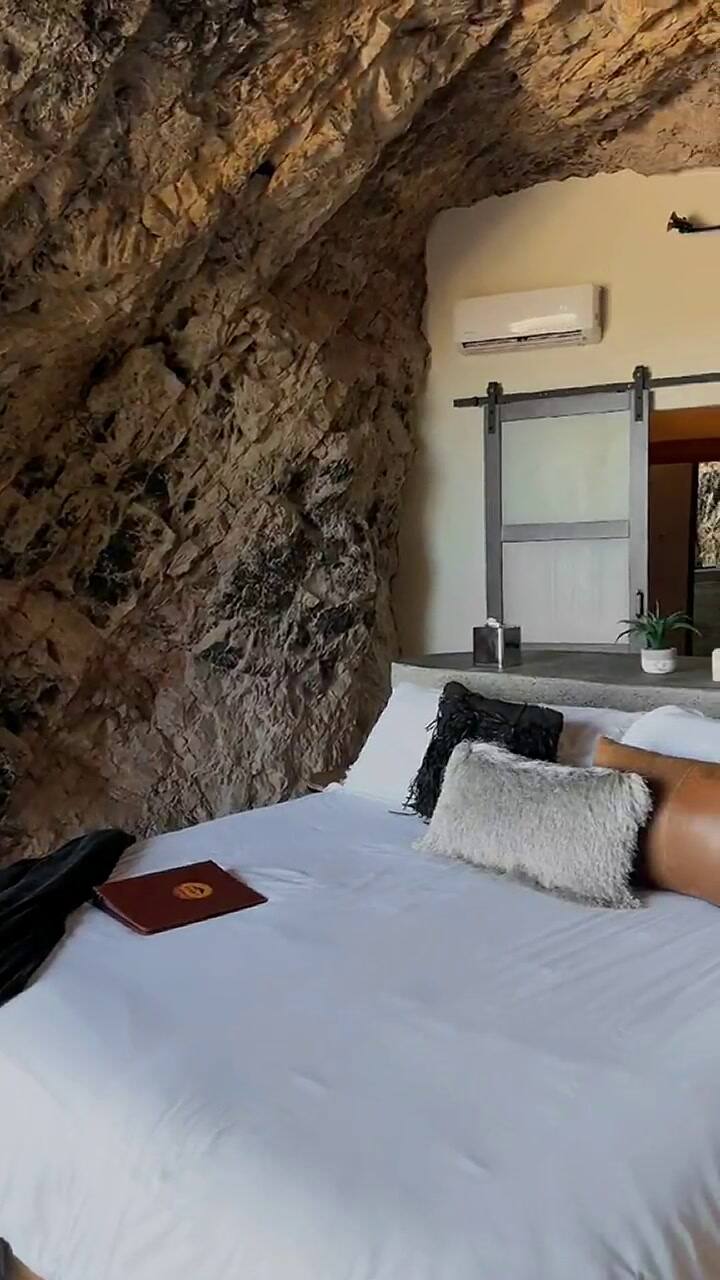 Una cueva remodelada destaca como destino de alojamiento en Texas