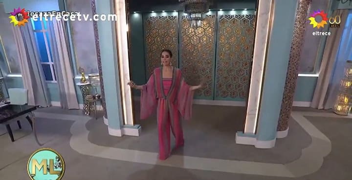 Juana Viale se quiso subir al escritorio de Mirtha - Fuente: eltrece
