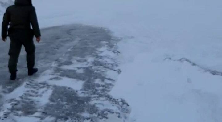 Buscando huellas en la nieve