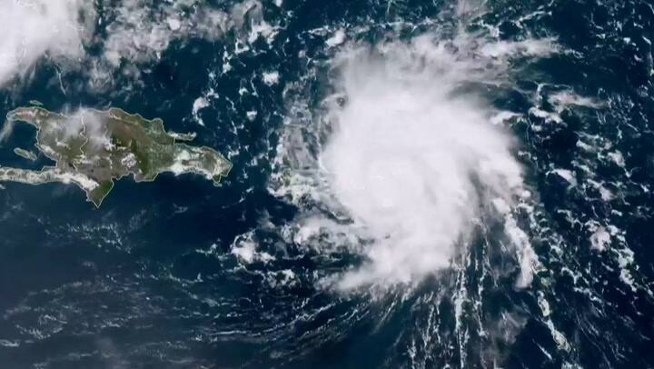 Huracán Dorian se cierne sobre Puerto Rico, gana intensidad y amenaza Florida - Fuente: AFP