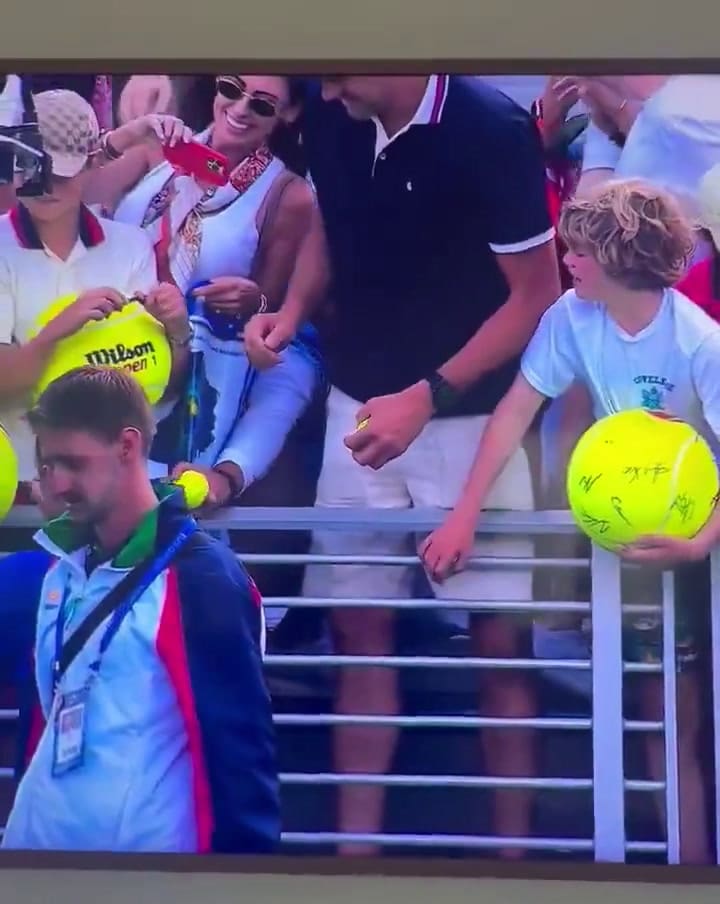Un espectador le robó a un chico la gorra del tenista Kamil Majchrzak