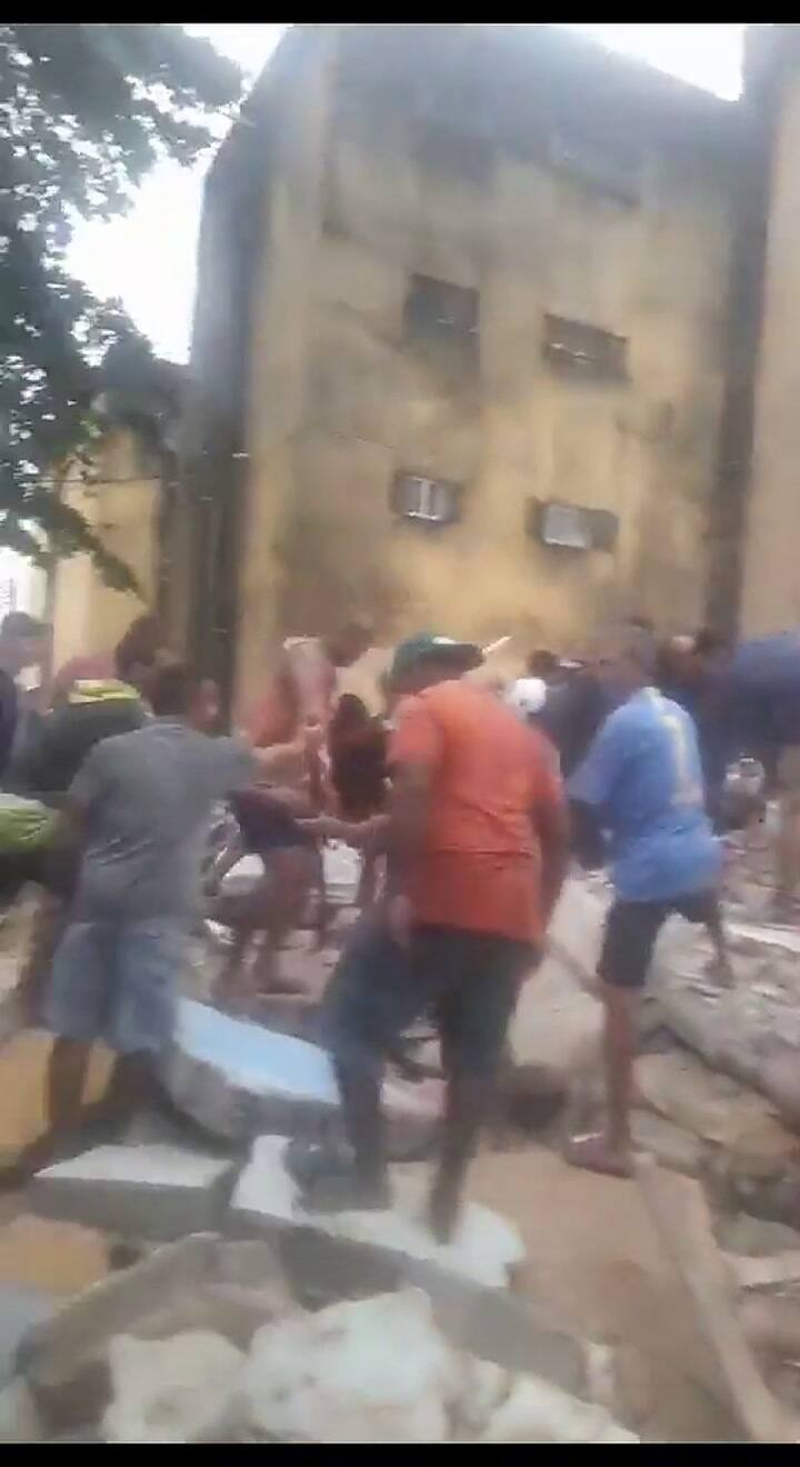 Dos muertos y 15 desaparecidos tras el derrumbe de un edificio en Brasil