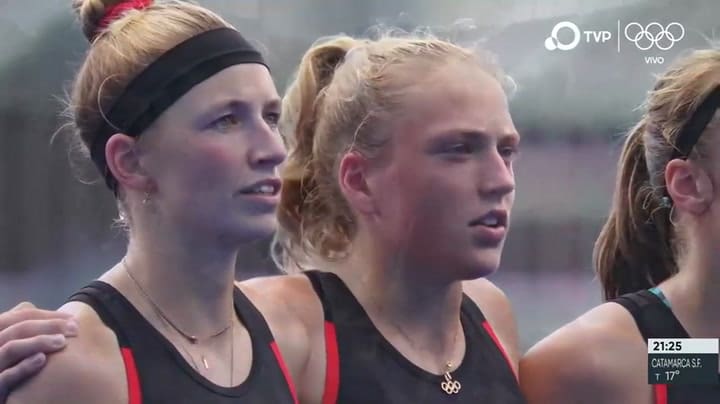 La emoción de las Leonas al cantar el Himno