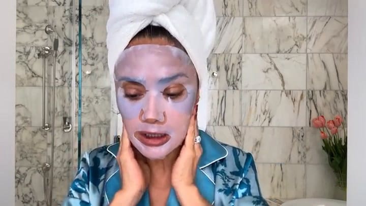 Los sorprendentes trucos de belleza de Salma Hayek (Video: Vogue)