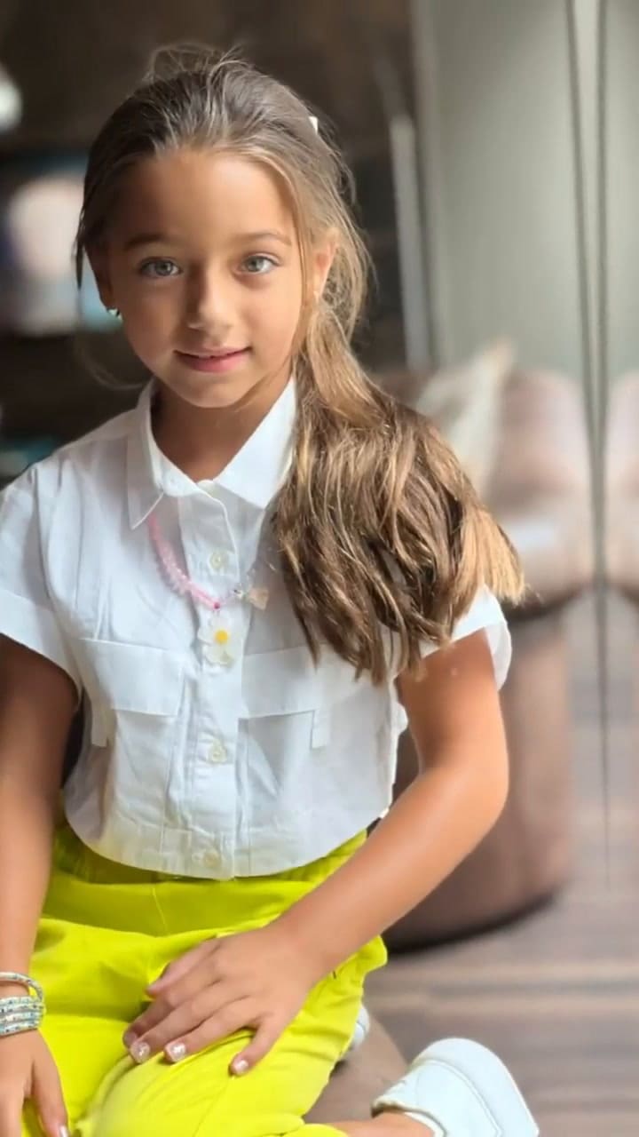 Hija de Adamari López y Toni Costa demuestra sus dotes de modelaje