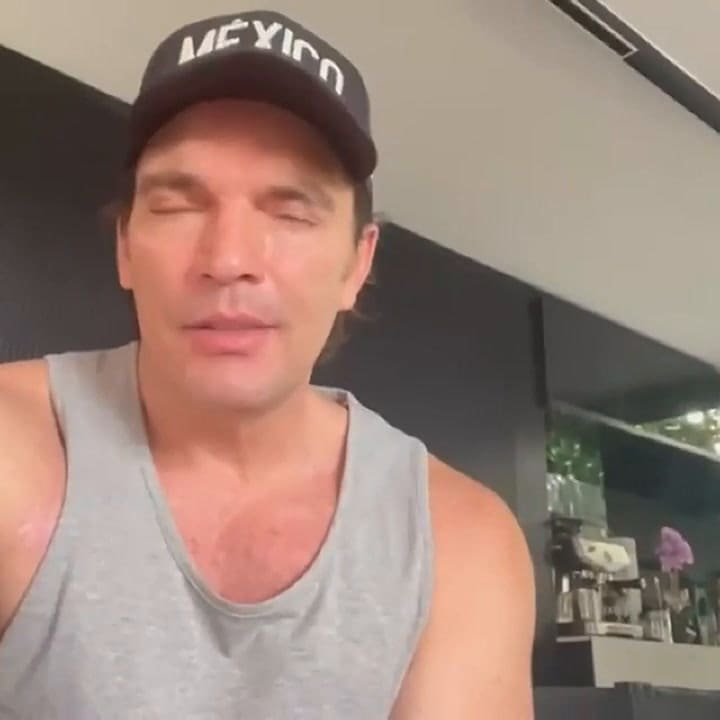 Julián Gil revela que tiene cáncer de piel